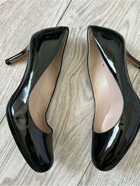 LK Bennett Sledge Black Patent leather
European 38 US Size 8 In Great Condition